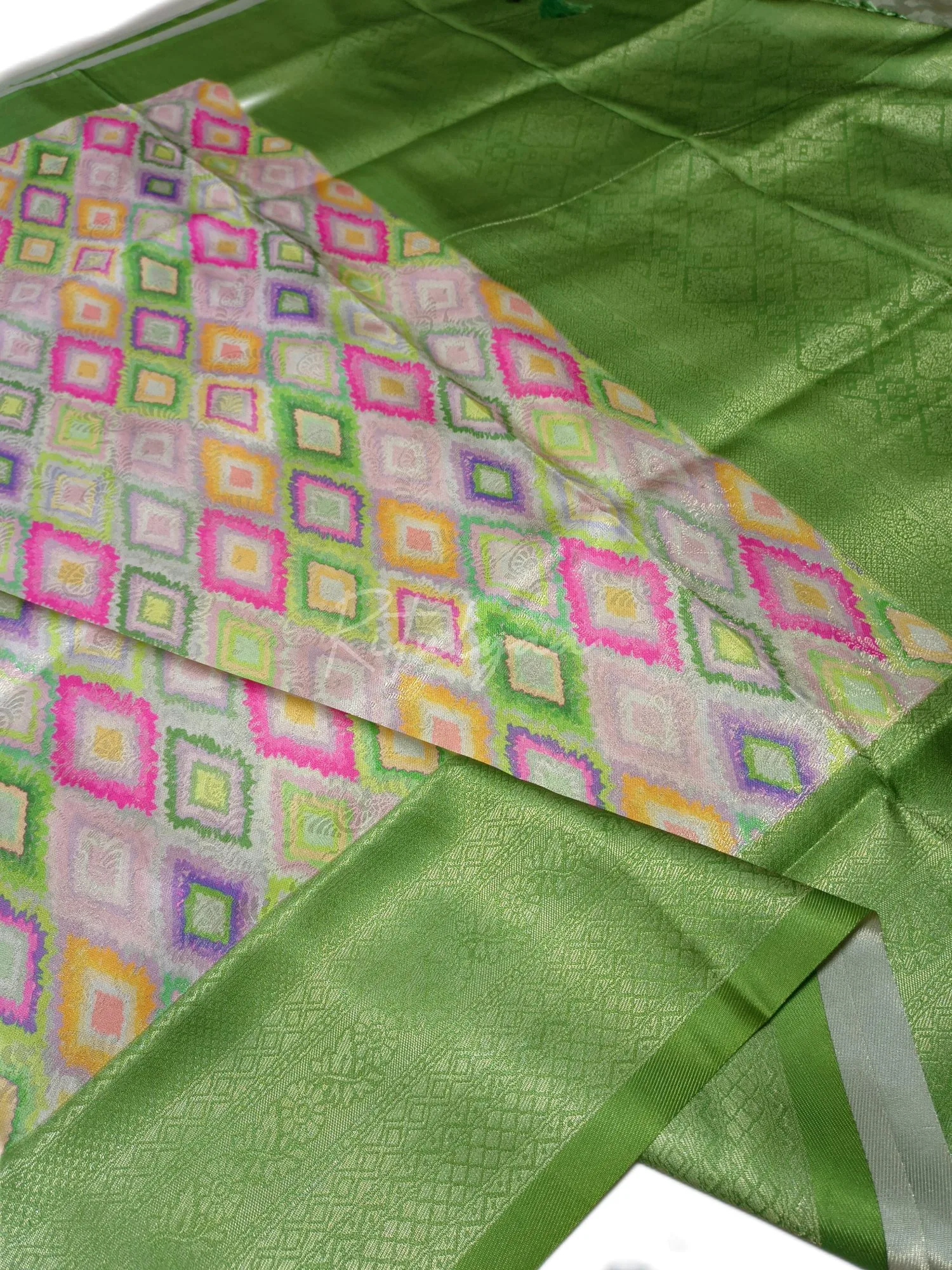 Patola Print Zari Weaving Saree With Contrast Green Border view 2