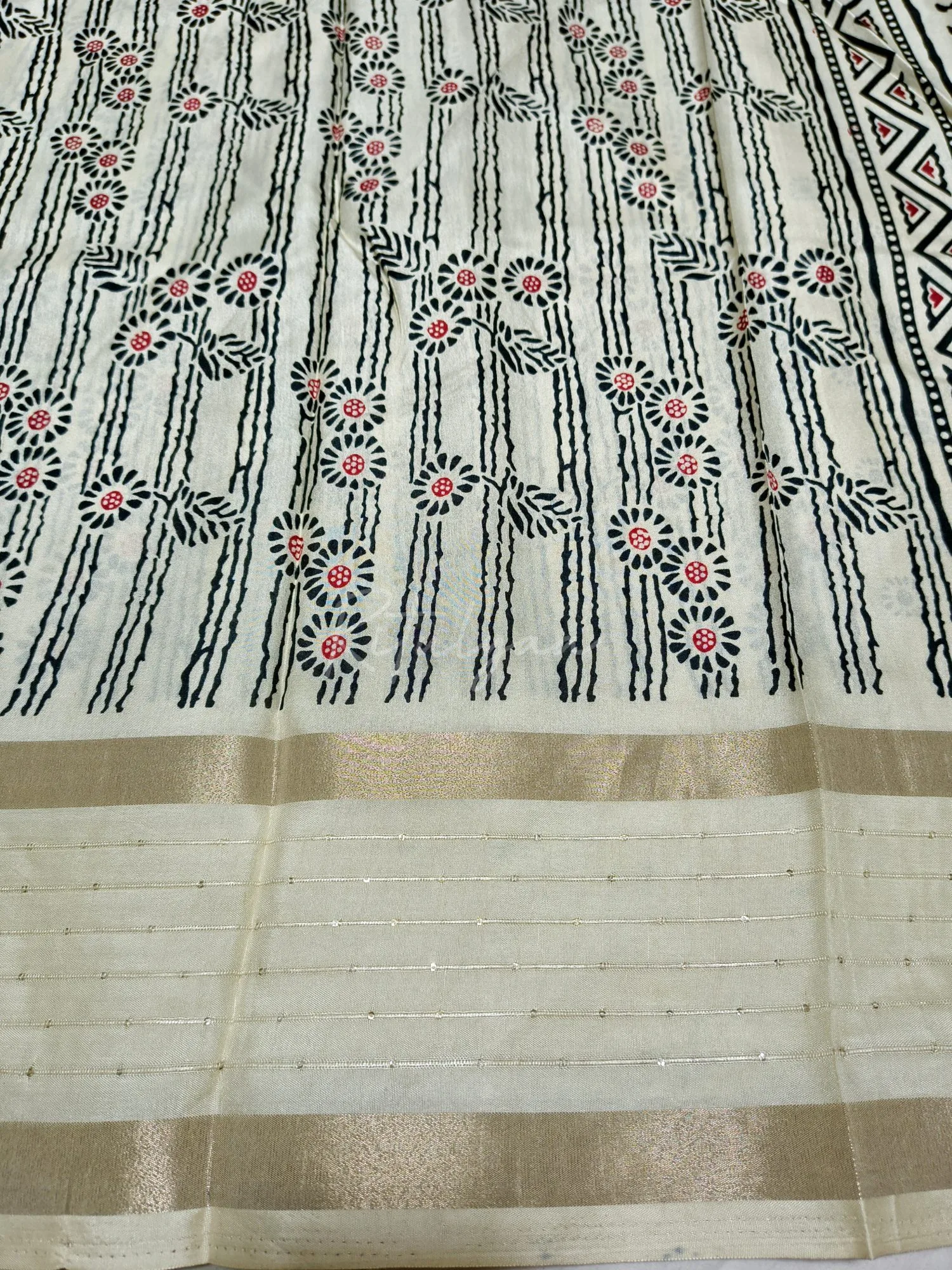 Modal Silk Uneven Stripe Print Saree view 3