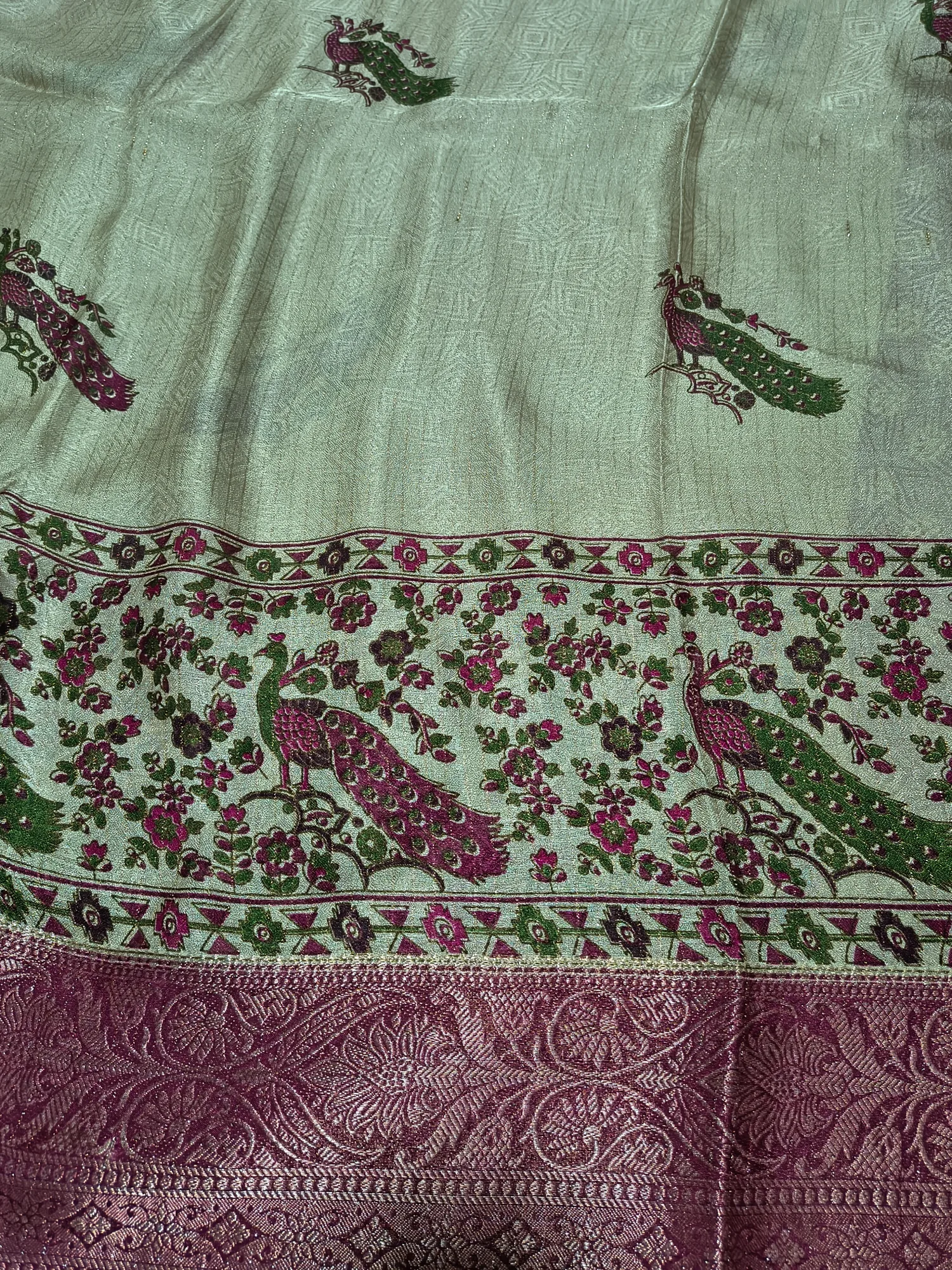 Printed Viscose Crepe Saree With Contrast Majenta Border view 3