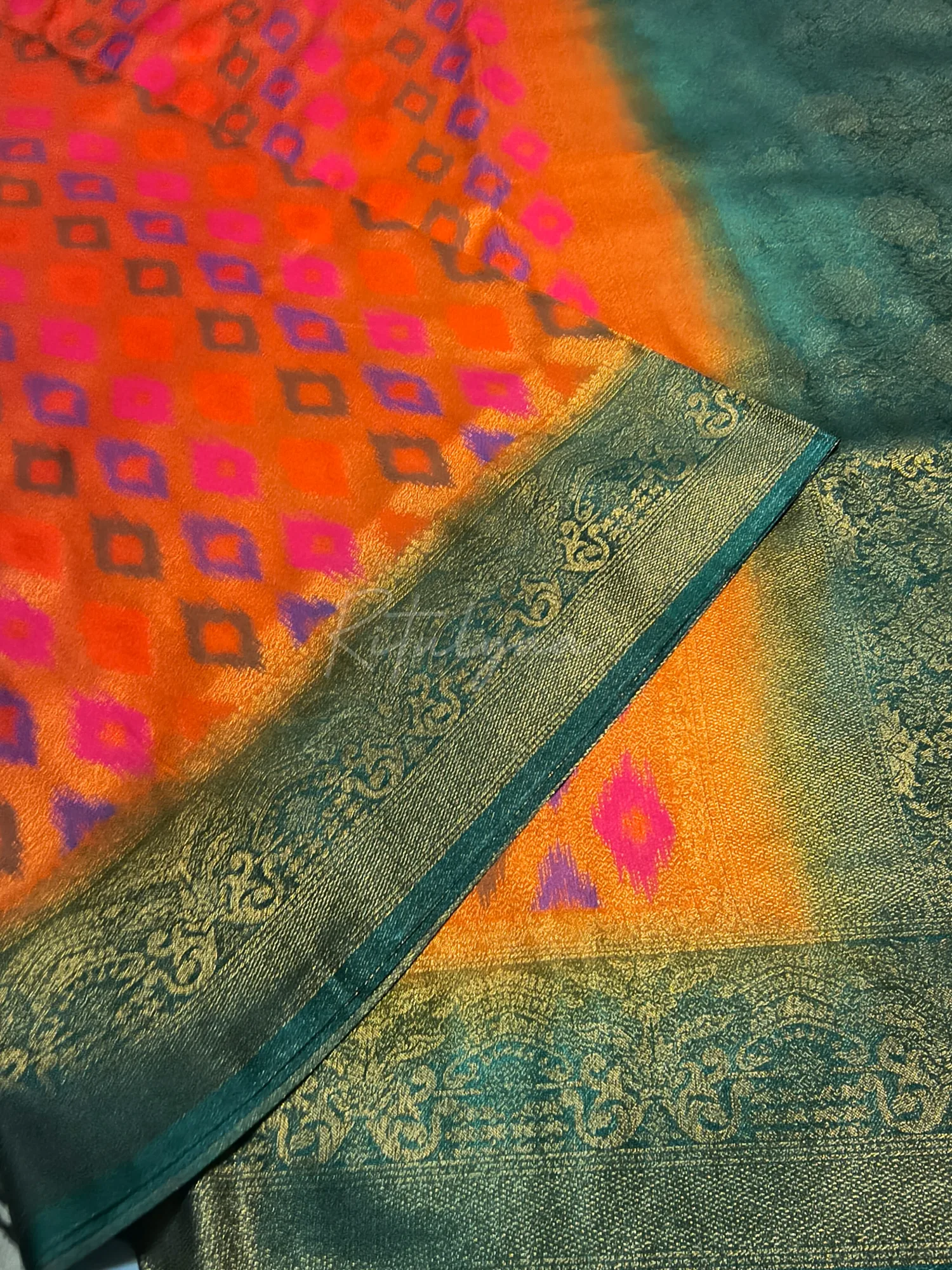 Premium Allover Zari Weaving Patola Saree With Contrast Border view 4